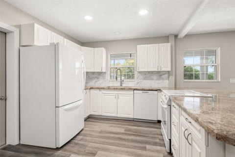 House in Sarasota, Florida 3 bedrooms, 158.96 sq.m. № 2167420 - photo 17