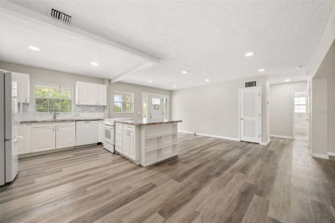 House in Sarasota, Florida 3 bedrooms, 158.96 sq.m. № 2167420 - photo 15