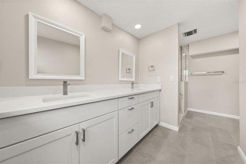 House in Sarasota, Florida 3 bedrooms, 158.96 sq.m. № 2167420 - photo 28