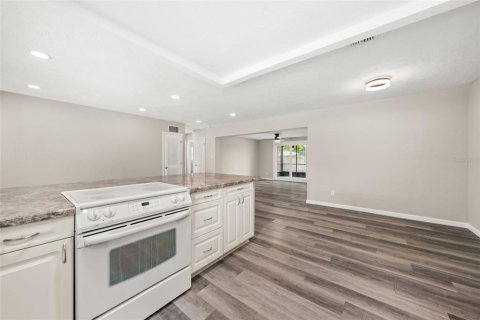 House in Sarasota, Florida 3 bedrooms, 158.96 sq.m. № 2167420 - photo 18