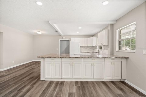 House in Sarasota, Florida 3 bedrooms, 158.96 sq.m. № 2167420 - photo 10
