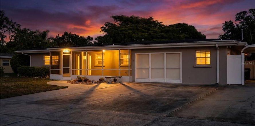 House in Sarasota, Florida 3 bedrooms, 158.96 sq.m. № 2167420