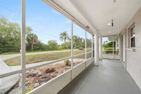 House in Sarasota, Florida 3 bedrooms, 158.96 sq.m. № 2167420 - photo 7