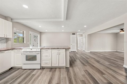House in Sarasota, Florida 3 bedrooms, 158.96 sq.m. № 2167420 - photo 16