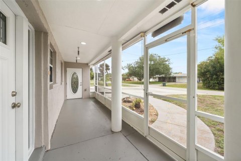 House in Sarasota, Florida 3 bedrooms, 158.96 sq.m. № 2167420 - photo 8