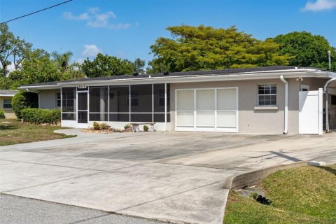 House in Sarasota, Florida 3 bedrooms, 158.96 sq.m. № 2167420 - photo 2