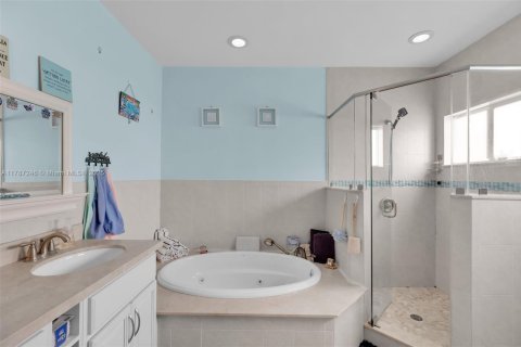 House in Key Largo, Florida 3 bedrooms, 143.07 sq.m. № 1731769 - photo 5