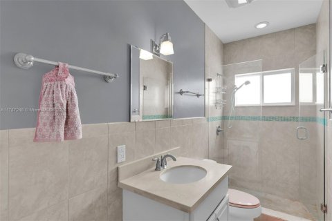 House in Key Largo, Florida 3 bedrooms, 143.07 sq.m. № 1731769 - photo 8