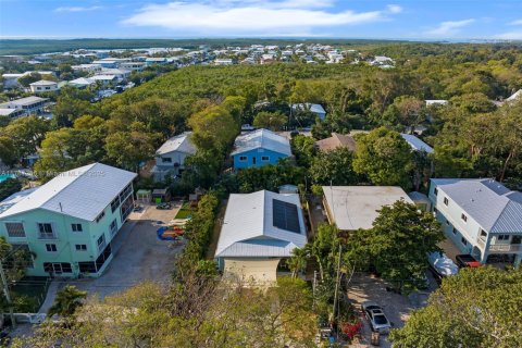 House in Key Largo, Florida 3 bedrooms, 143.07 sq.m. № 1731769 - photo 15