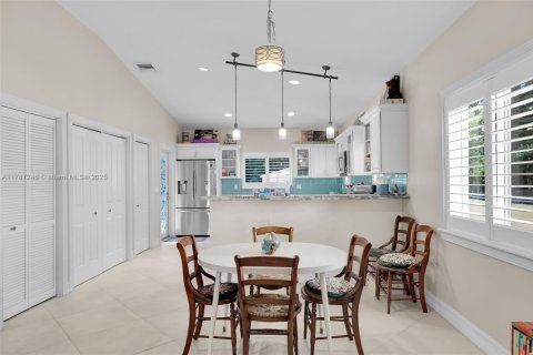 House in Key Largo, Florida 3 bedrooms, 143.07 sq.m. № 1731769 - photo 30