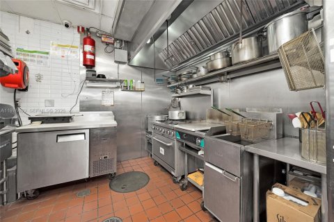 Commercial property in Miami, Florida № 2042881 - photo 18