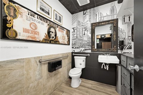 Commercial property in Miami, Florida № 2042881 - photo 24