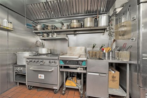 Commercial property in Miami, Florida № 2042881 - photo 20
