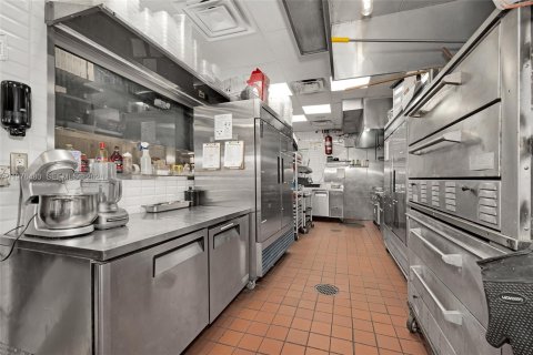 Commercial property in Miami, Florida № 2042881 - photo 16