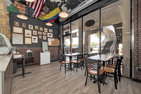 Commercial property in Miami, Florida № 2042881 - photo 8