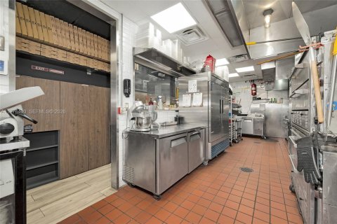 Commercial property in Miami, Florida № 2042881 - photo 15