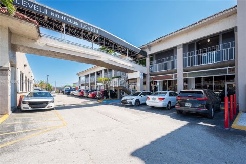 Commercial property in Miami, Florida № 2042881 - photo 28