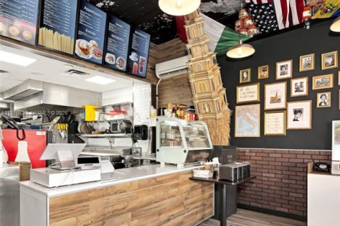 Commercial property in Miami, Florida № 2042881 - photo 5