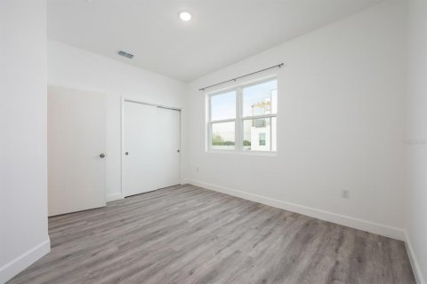 Townhouse in Davenport, Florida 5 bedrooms, 190.26 sq.m. № 1771136 - photo 18