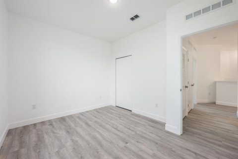 Townhouse in Davenport, Florida 5 bedrooms, 190.26 sq.m. № 1771136 - photo 15