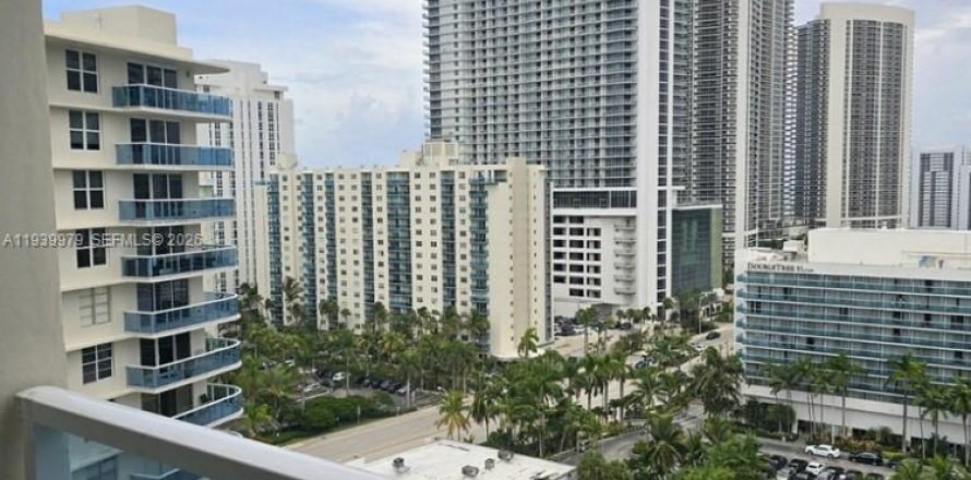 Condo in Hollywood, Florida, 2 bedrooms  № 2059920