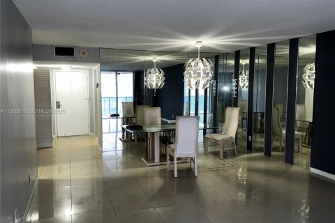 Condo in Hollywood, Florida, 2 bedrooms  № 2059920 - photo 4