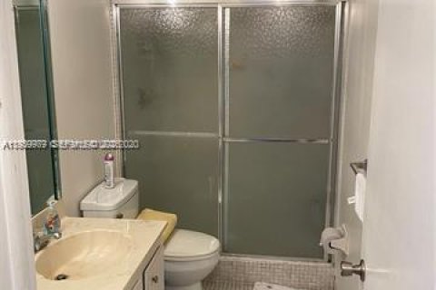 Condo in Hollywood, Florida, 2 bedrooms  № 2059920 - photo 19