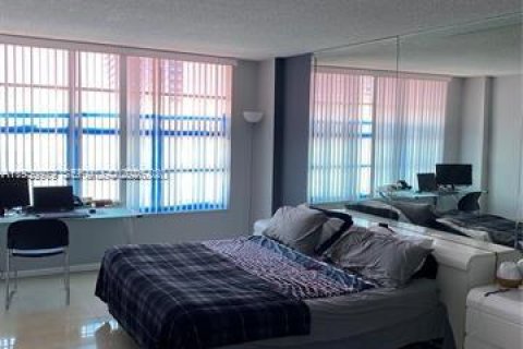 Condo in Hollywood, Florida, 2 bedrooms  № 2059920 - photo 7