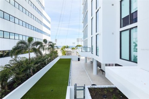 Condo in Saint Petersburg, Florida, 2 bedrooms № 2239364 - photo 28