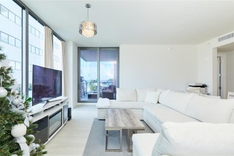 Condo in Saint Petersburg, Florida, 2 bedrooms № 2239364 - photo 13