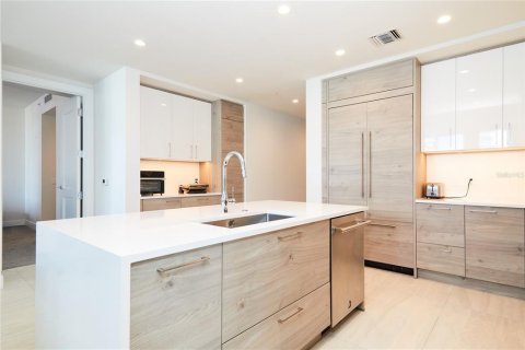 Condo in Saint Petersburg, Florida, 2 bedrooms № 2239364 - photo 5
