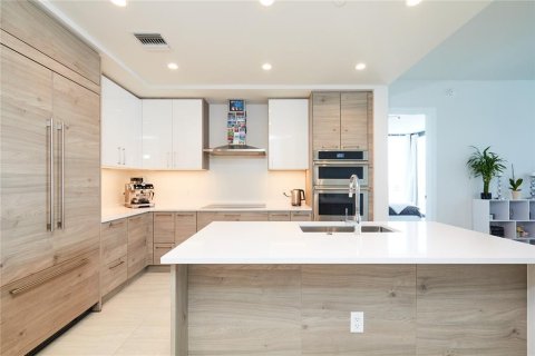 Condo in Saint Petersburg, Florida, 2 bedrooms № 2239364 - photo 7