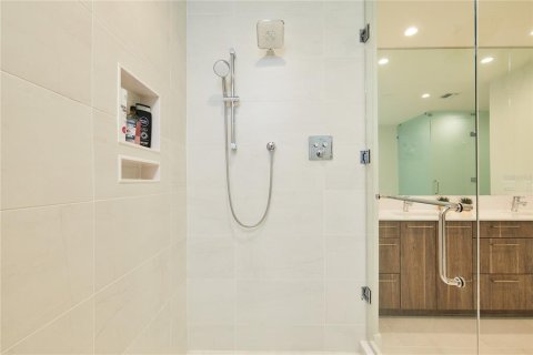 Condo in Saint Petersburg, Florida, 2 bedrooms № 2239364 - photo 16
