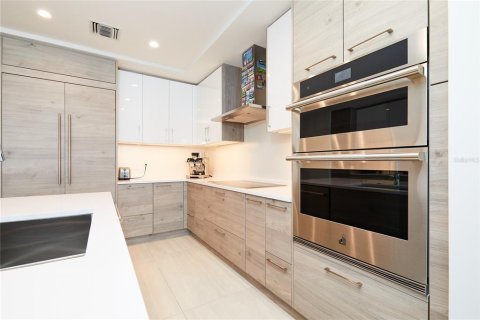 Condo in Saint Petersburg, Florida, 2 bedrooms № 2239364 - photo 6