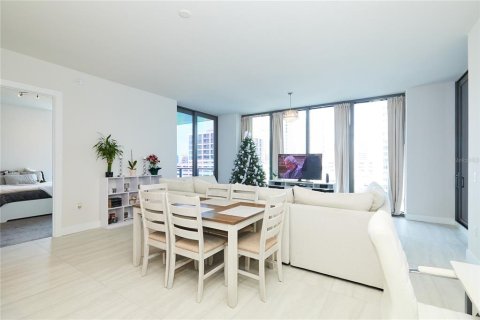 Condo in Saint Petersburg, Florida, 2 bedrooms № 2239364 - photo 10