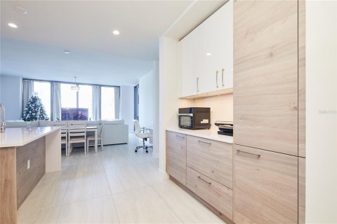 Condo in Saint Petersburg, Florida, 2 bedrooms № 2239364 - photo 8