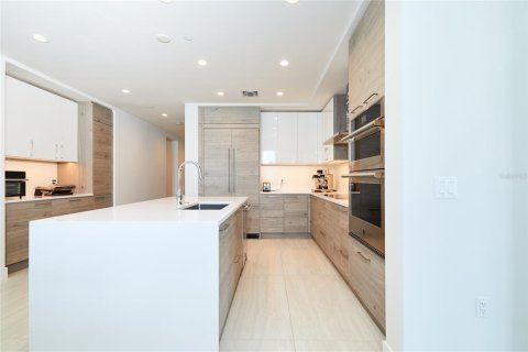 Condo in Saint Petersburg, Florida, 2 bedrooms № 2239364 - photo 4