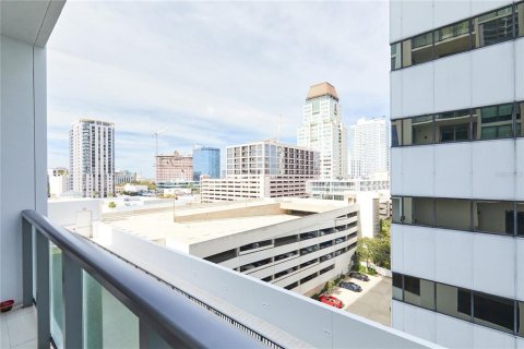 Condo in Saint Petersburg, Florida, 2 bedrooms № 2239364 - photo 29