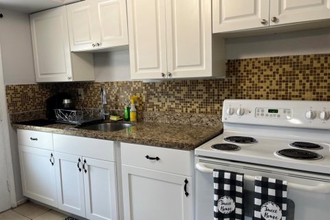 Condo à North Miami Beach, Floride, 16 chambres № 2411793