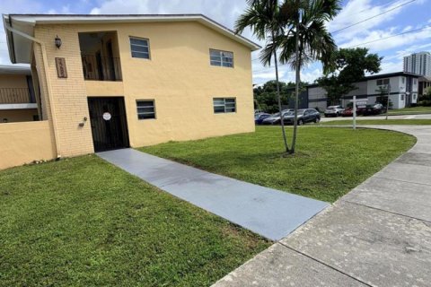 Copropriété à louer à North Miami Beach, Floride: 16 chambres, 1348.29 m2 № 2411793 - photo 22