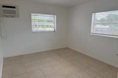 Copropriété à louer à North Miami Beach, Floride: 16 chambres, 1348.29 m2 № 2411793 - photo 13
