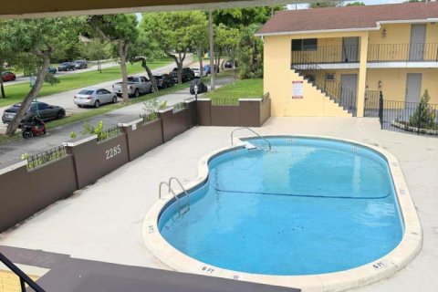Copropriété à louer à North Miami Beach, Floride: 16 chambres, 1348.29 m2 № 2411793 - photo 17