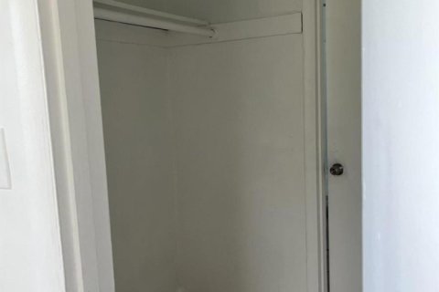 Copropriété à louer à North Miami Beach, Floride: 16 chambres, 1348.29 m2 № 2411793 - photo 6