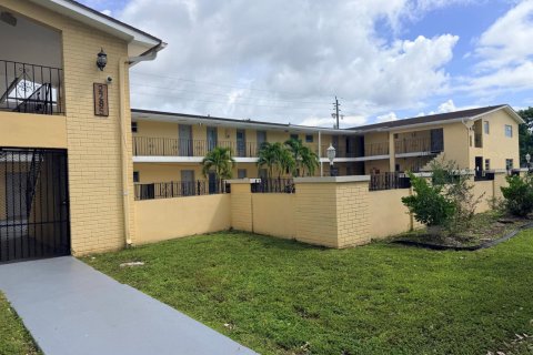 Copropriété à louer à North Miami Beach, Floride: 16 chambres, 1348.29 m2 № 2411793 - photo 19
