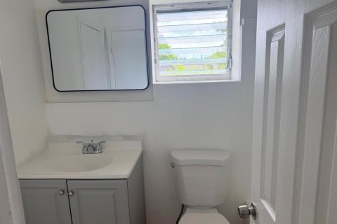 Copropriété à louer à North Miami Beach, Floride: 16 chambres, 1348.29 m2 № 2411793 - photo 7