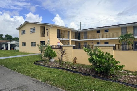 Copropriété à louer à North Miami Beach, Floride: 16 chambres, 1348.29 m2 № 2411793 - photo 21