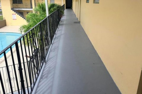 Copropriété à louer à North Miami Beach, Floride: 16 chambres, 1348.29 m2 № 2411793 - photo 14