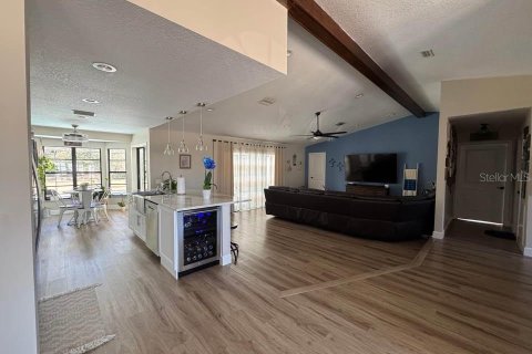 Casa en alquiler en Spring Hill, Florida, 3 dormitorios, 174.75 m2 № 1784571 - foto 2