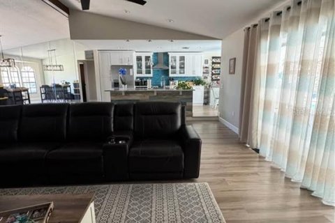 Casa en alquiler en Spring Hill, Florida, 3 dormitorios, 174.75 m2 № 1784571 - foto 7