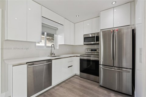 Condominio en venta en Hollywood, Florida, 2 dormitorios, 79.06 m2 № 1991433 - foto 10